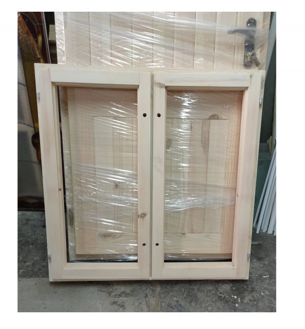 Деревянное окно  двустворчатое 