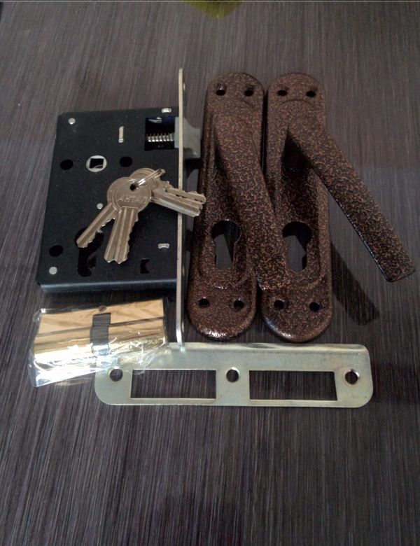 Замок врезной цилиндровый